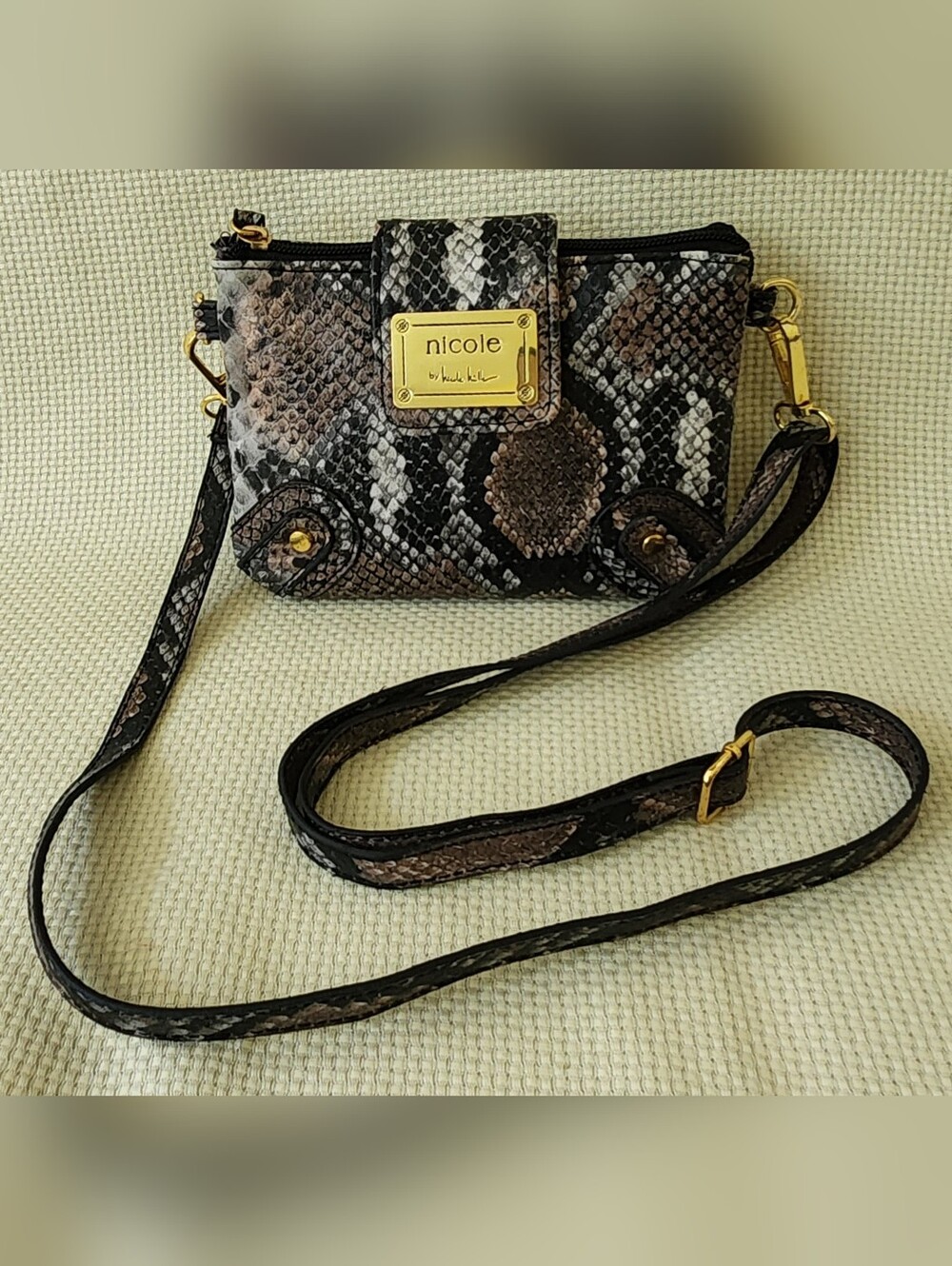 Nicole by Nicole Miller Faux Snakeskin Python Mini Crossbody Wallet Purse Bag - Picture 2 of 16
